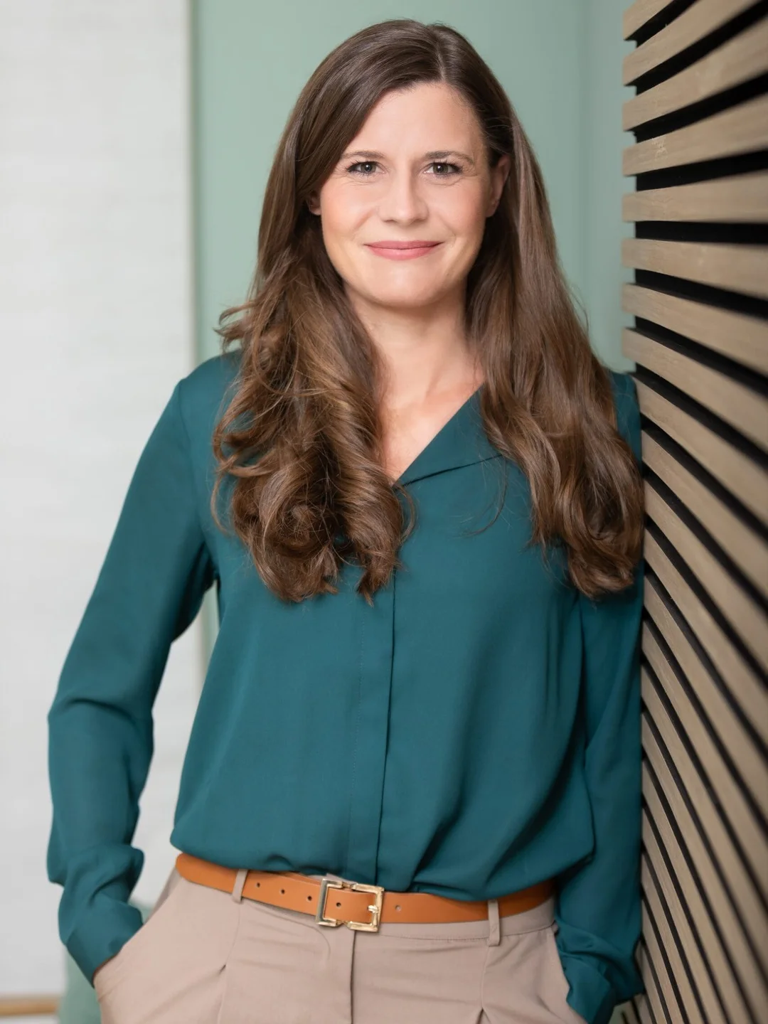 Mira Sophia Kroll in ihrer Praxis in Düsseldorf